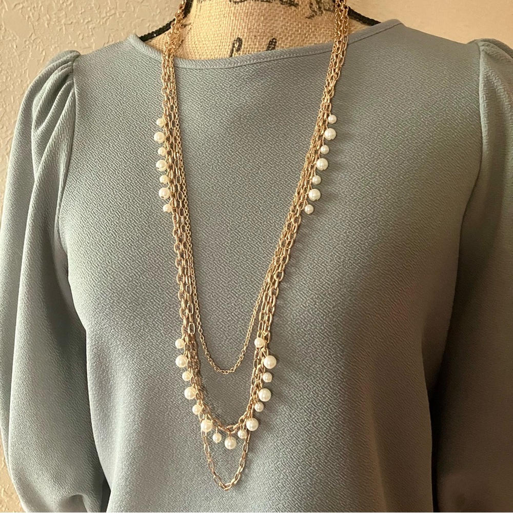 Gold and pearl layered necklace  💎2/$10